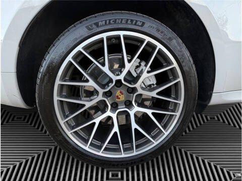 2021 Porsche Macan Turbo