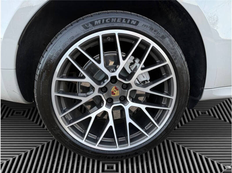 2021 Porsche Macan Turbo