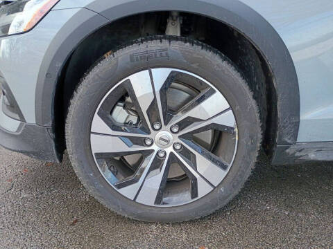 2025 Volvo V60 Cross Country B5 Plus