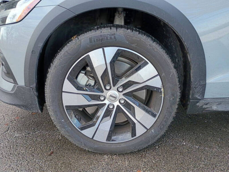 2025 Volvo V60 Cross Country B5 Plus