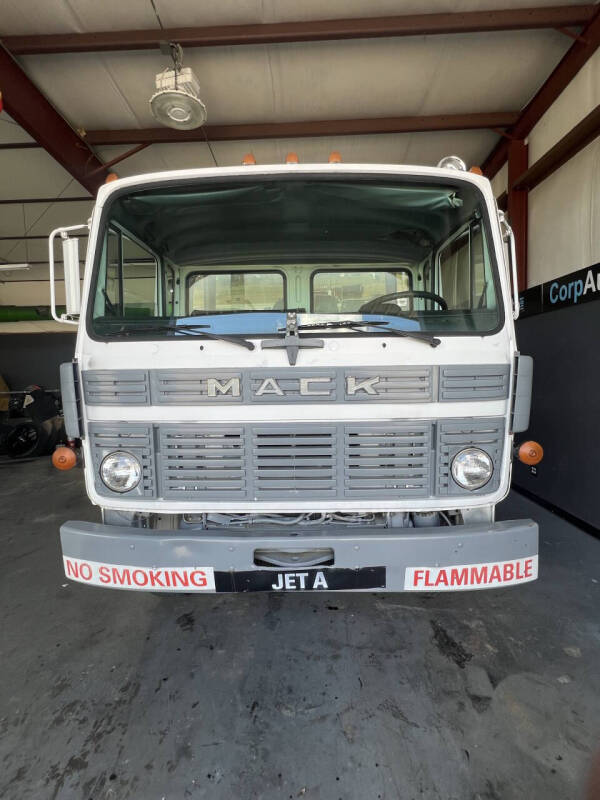 1984 Mack MS250P