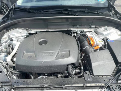 2025 Volvo XC60 T8 Plus Dark Theme