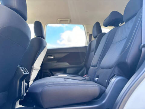 2019 Mitsubishi Outlander ES