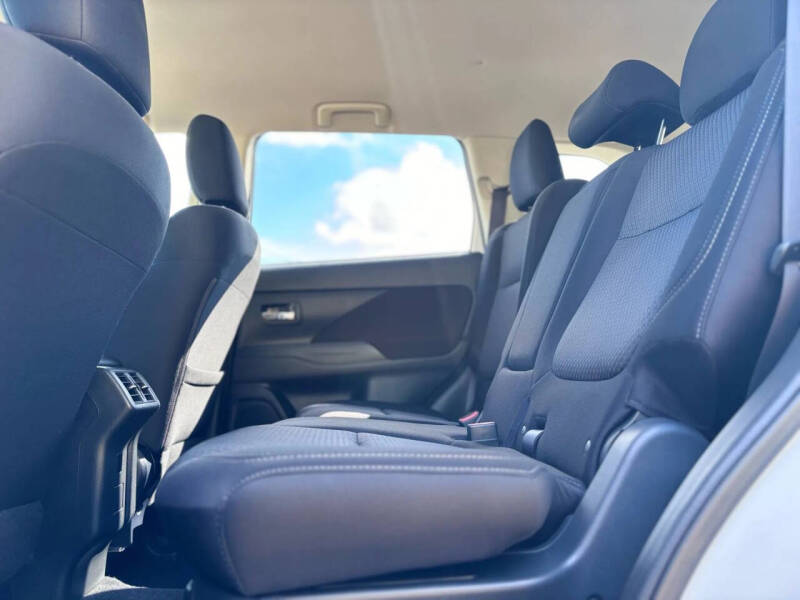 2019 Mitsubishi Outlander ES