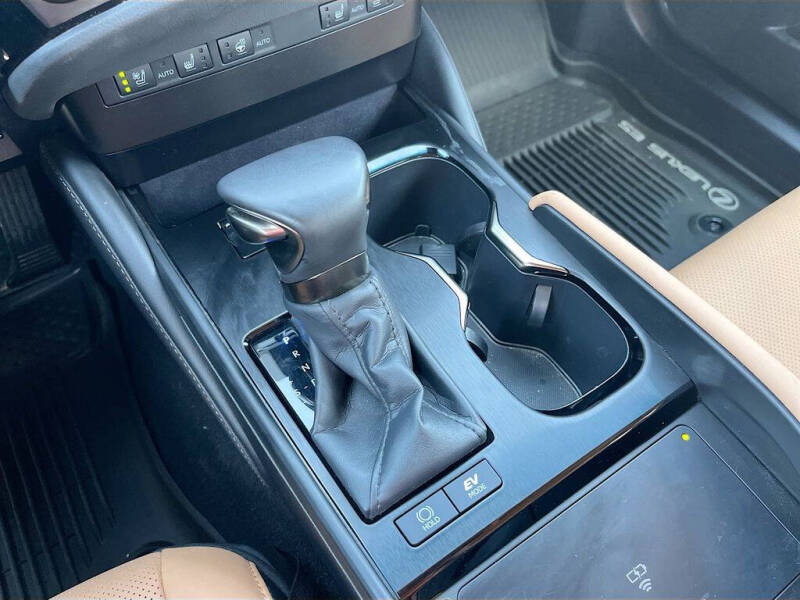 2025 Lexus ES 300h