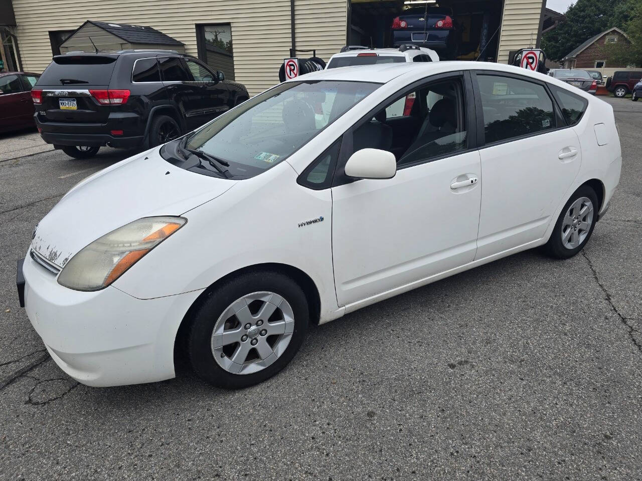 2008 Toyota Prius for sale at QUEENSGATE AUTO SALES in York, PA