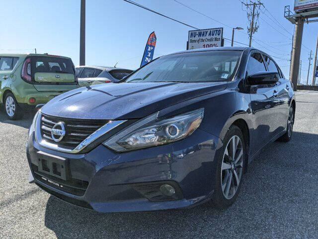 2017 Nissan Altima SR's photo