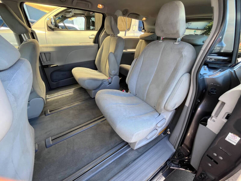 2012 Toyota Sienna