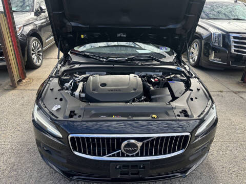 2022 Volvo S90 B6 Momentum