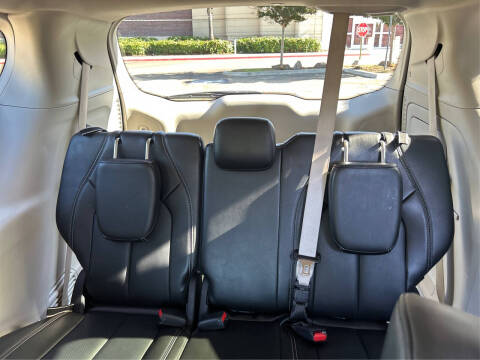 2024 Chrysler Pacifica Plug-In Hybrid Select