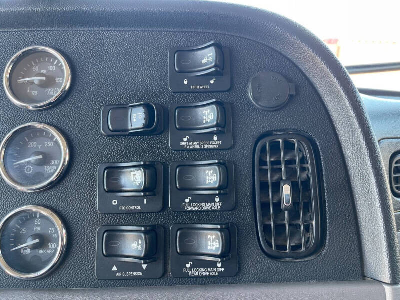 2015 Peterbilt 389