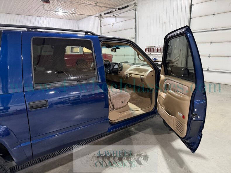 1995 GMC Suburban K2500