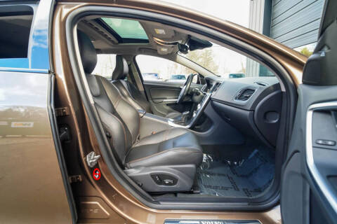 2016 Volvo V60 Cross Country T5