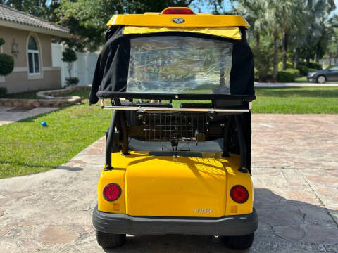 2010 TOMBERLIN E-MERGE GOLF CART