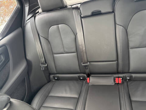 2025 Volvo XC40 B5 Plus Bright Theme