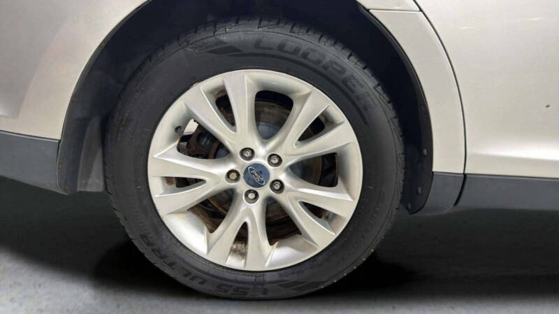 2011 Ford Taurus SEL