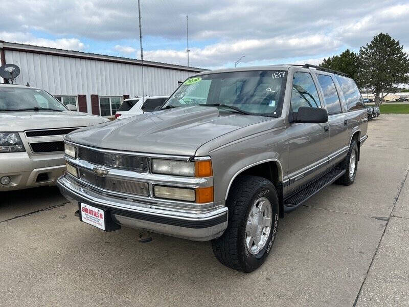 1999 Chevrolet Suburban Base