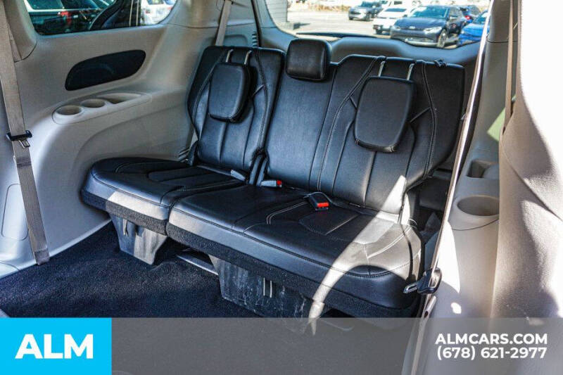 2024 Chrysler Pacifica Plug-In Hybrid Select