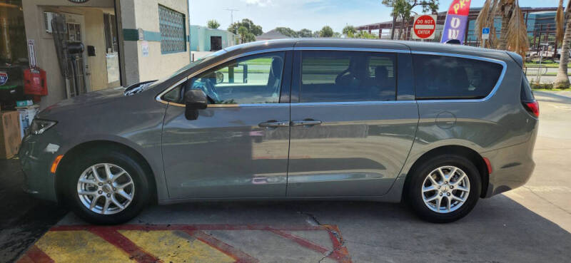 2023 Chrysler Pacifica Touring L