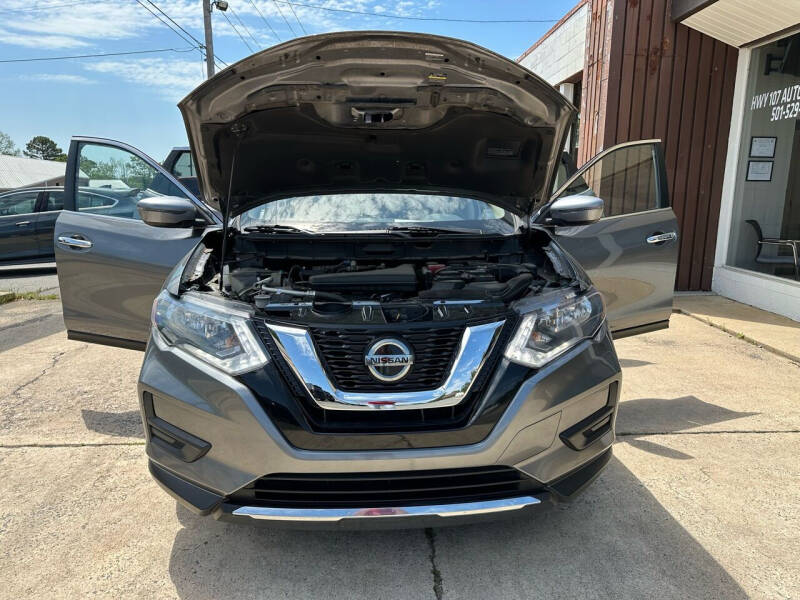 2019 Nissan Rogue SV photo 16