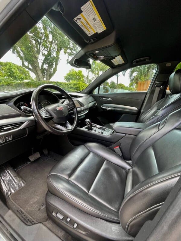 2019 Cadillac XT4 Premium Luxury