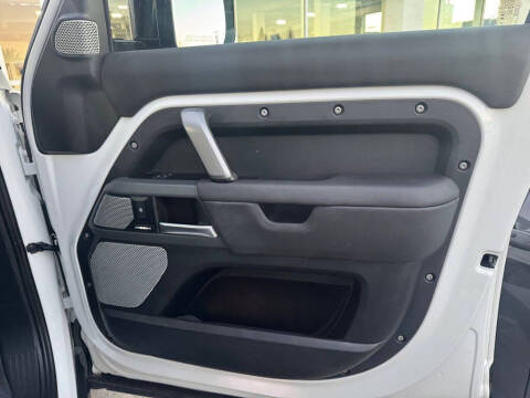 2024 Land Rover Defender 130 P400 X-Dynamic SE