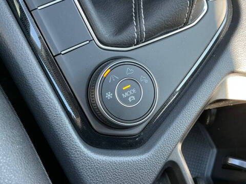 2025 Volkswagen Taos SEL 4Motion