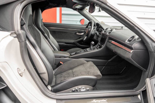2022 Porsche 718 Boxster 35