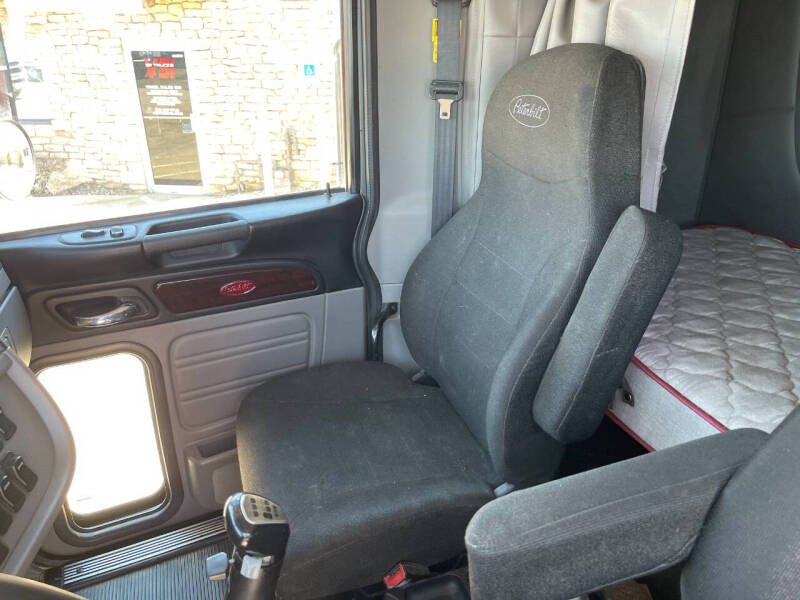 2015 Peterbilt 389