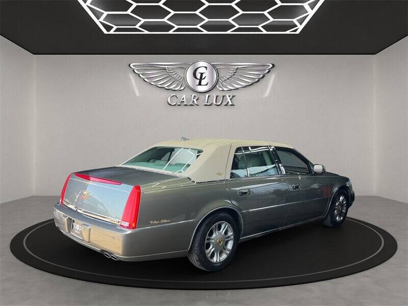 2011 Cadillac DTS Luxury Collection