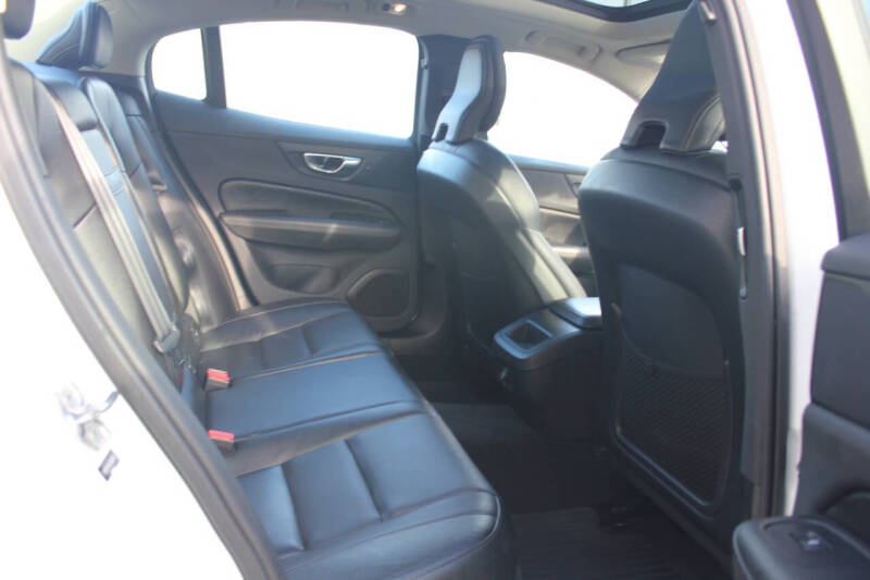 2020 Volvo S60 T5 Momentum