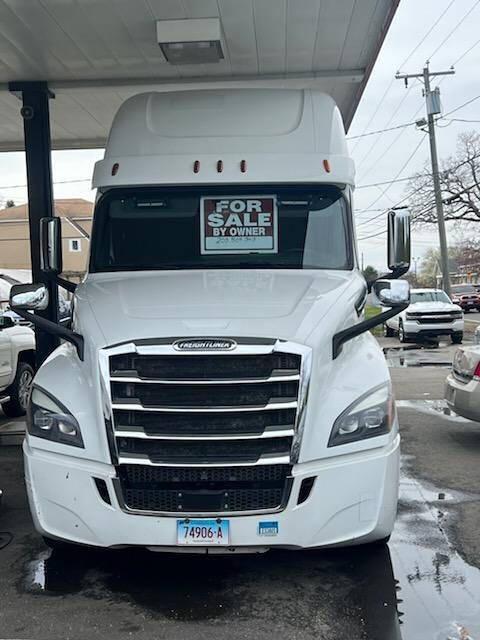 2018 Freightliner Cascadia for sale at RENOS AUTO SALES LLC in Waterbury, CT