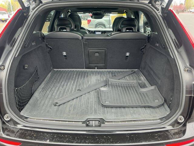 2018 Volvo XC60 T8 eAWD R-Design