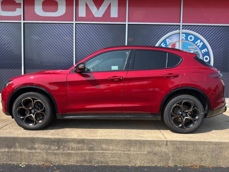2025 Alfa Romeo Stelvio Intensa