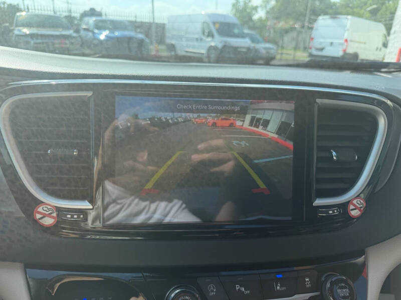 2023 Chrysler Pacifica Touring L