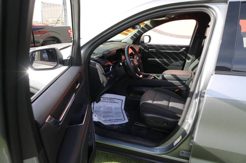 2025 GMC Acadia Elevation