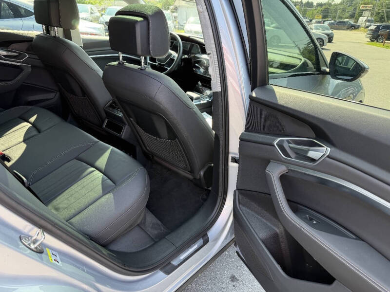 2021 Audi e-tron quattro Premium