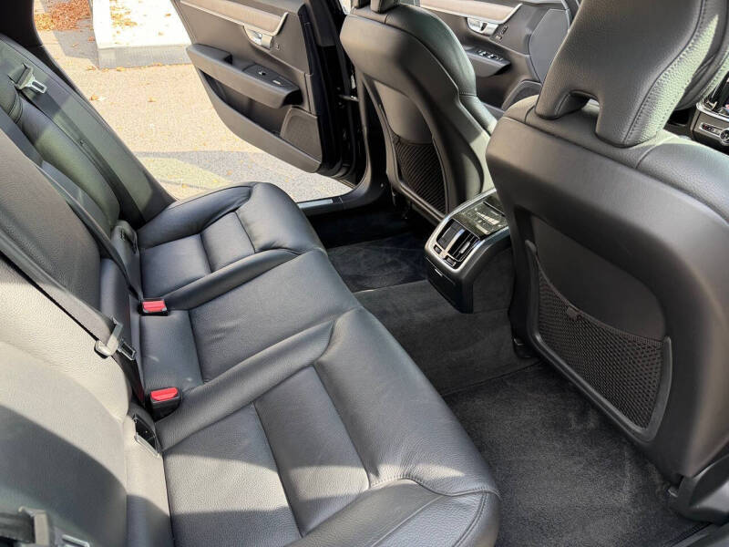 2023 Volvo S90 B6 Plus