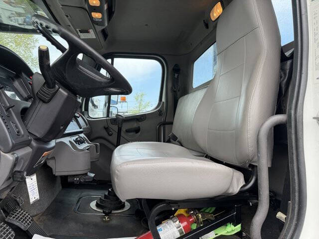 2019 Freightliner M2 106