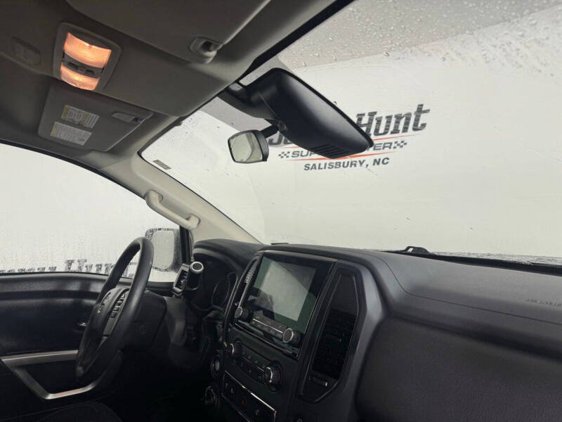 2024 Nissan Titan SV