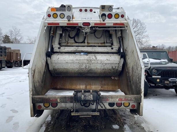 2015 Freightliner M2 106