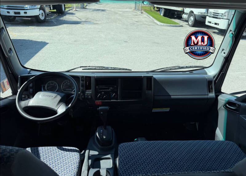 2024 Isuzu NPR-XD CREW CAB