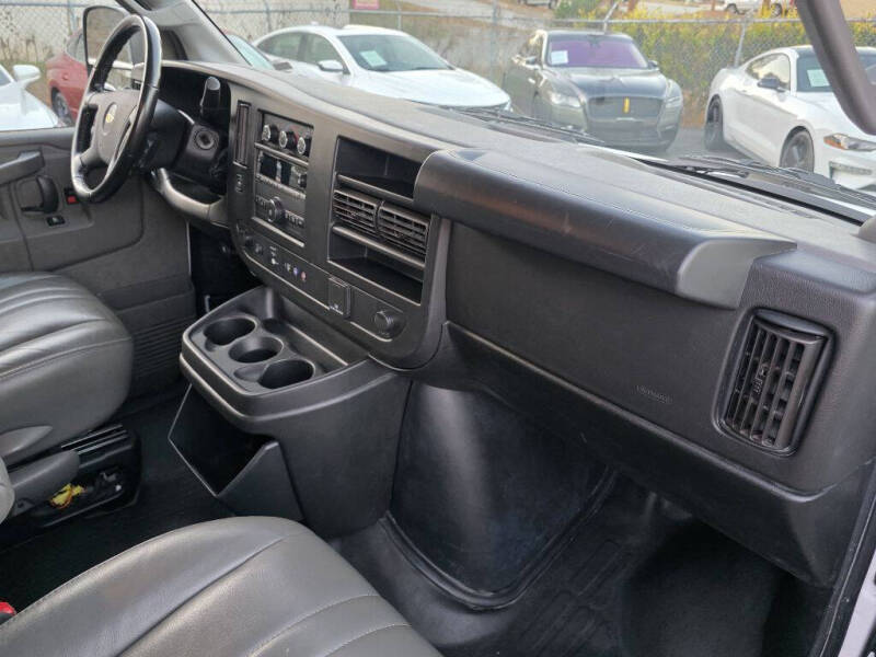 2022 Chevrolet Express 2500