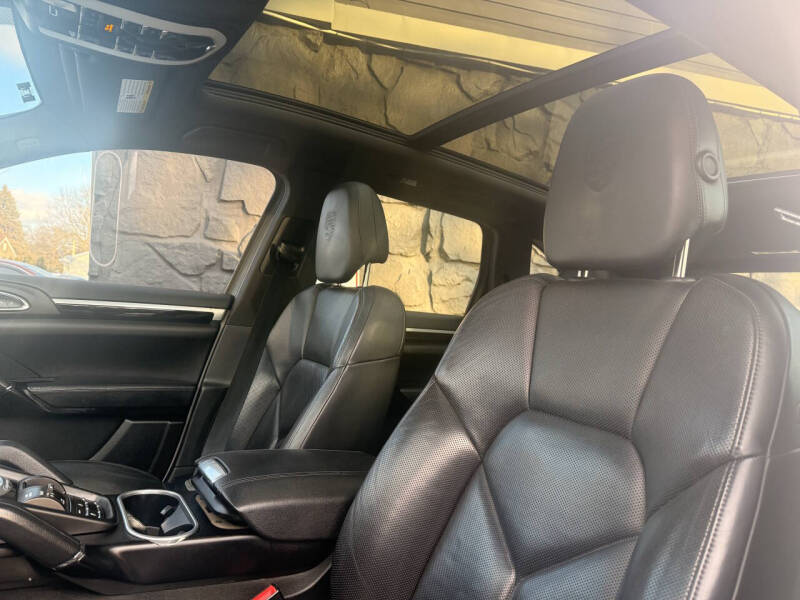 2017 Porsche Cayenne Platinum Edition