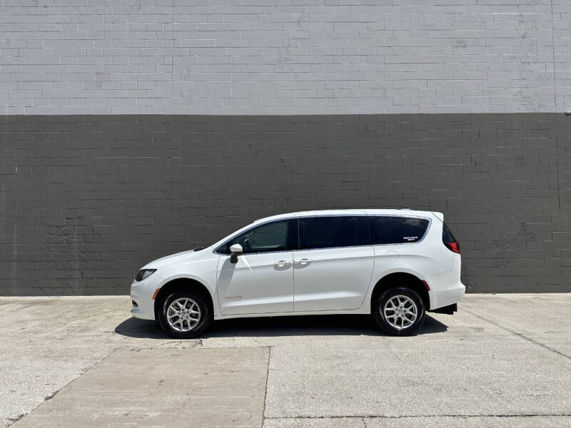 2022 Chrysler Voyager LX