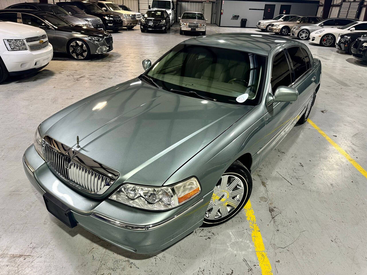 2004 Lincoln Town Car for sale at Carnival Car Company in Victoria, TX