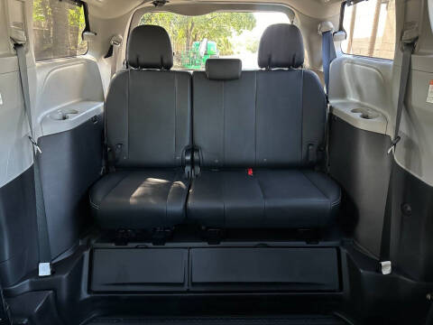2016 Toyota Sienna SE 8-Passenger