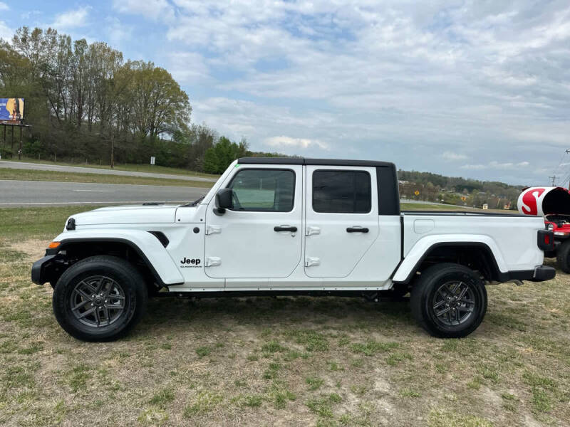 2025 Jeep Gladiator Sport S