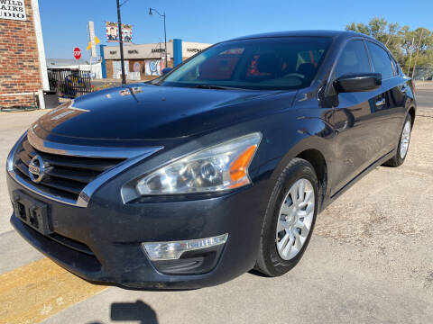 2013 Nissan Altima for sale at Tiger Auto Sales in Guymon OK