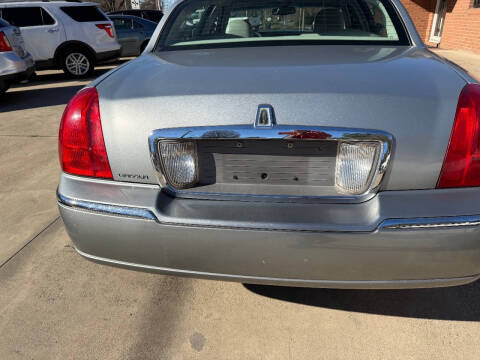 2006 Lincoln Town Car Signature